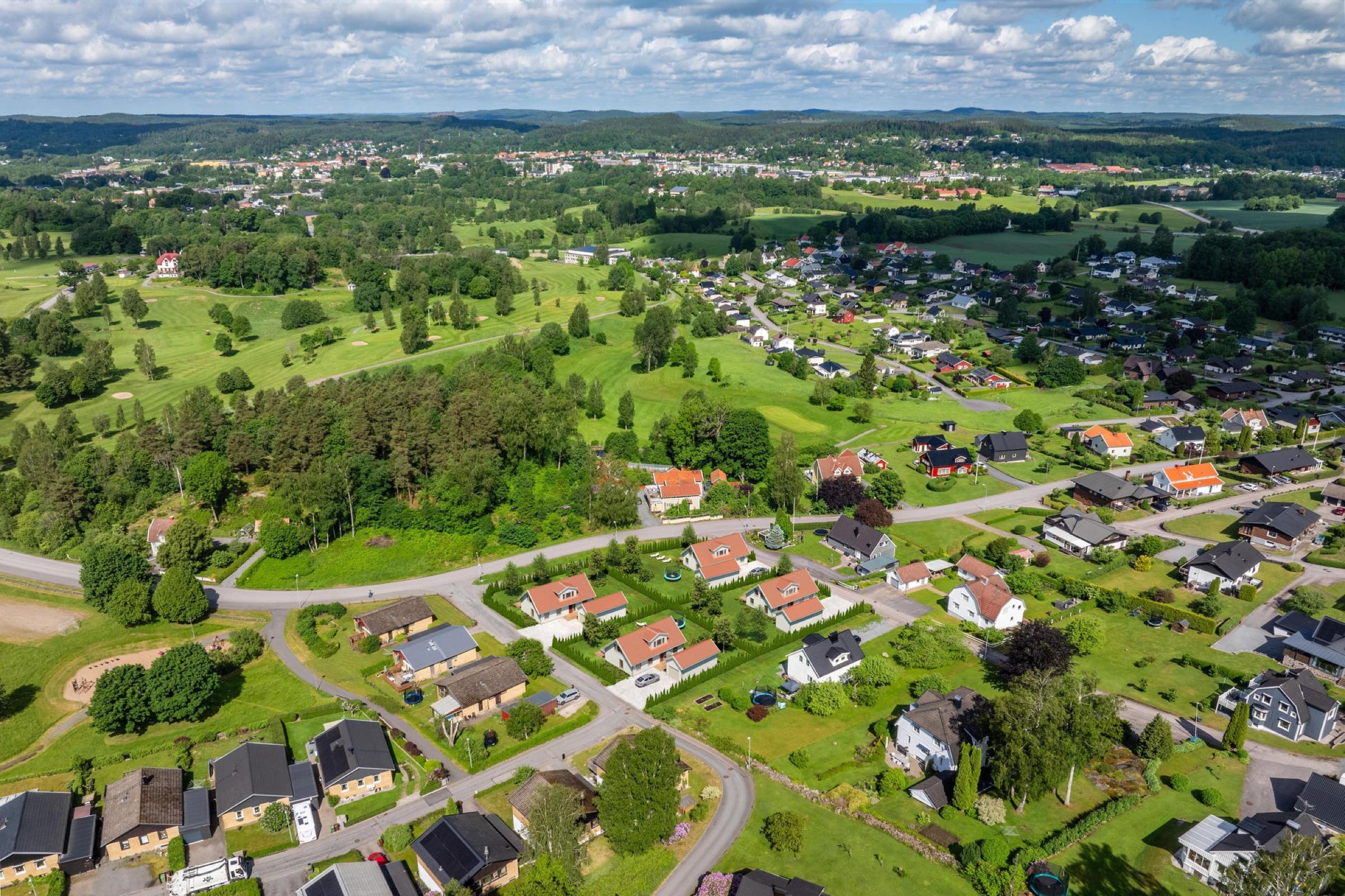Drönarbild över området kring Albacken i Kinna