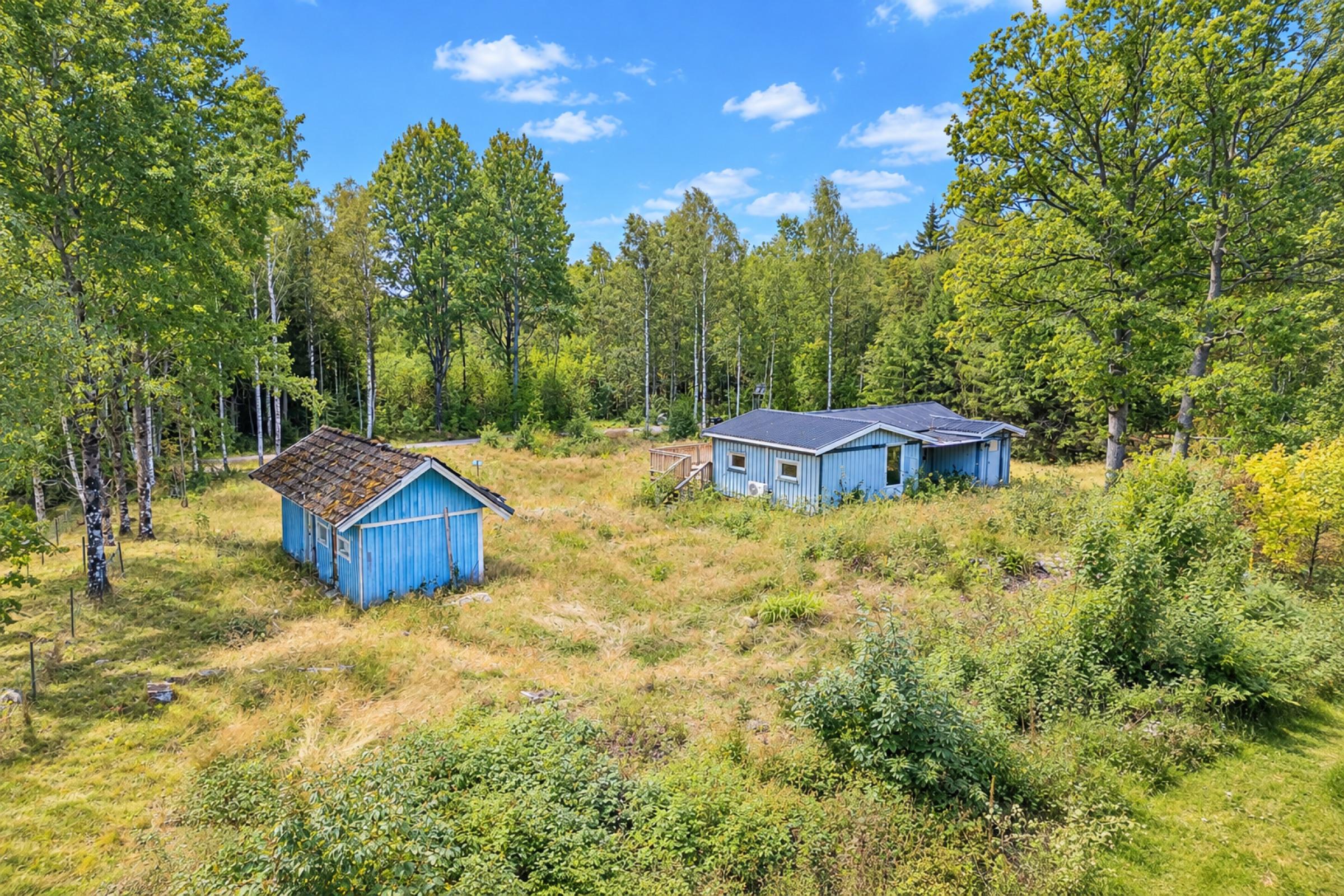 Kvarbo Hästhagen 5A omgiven av träd